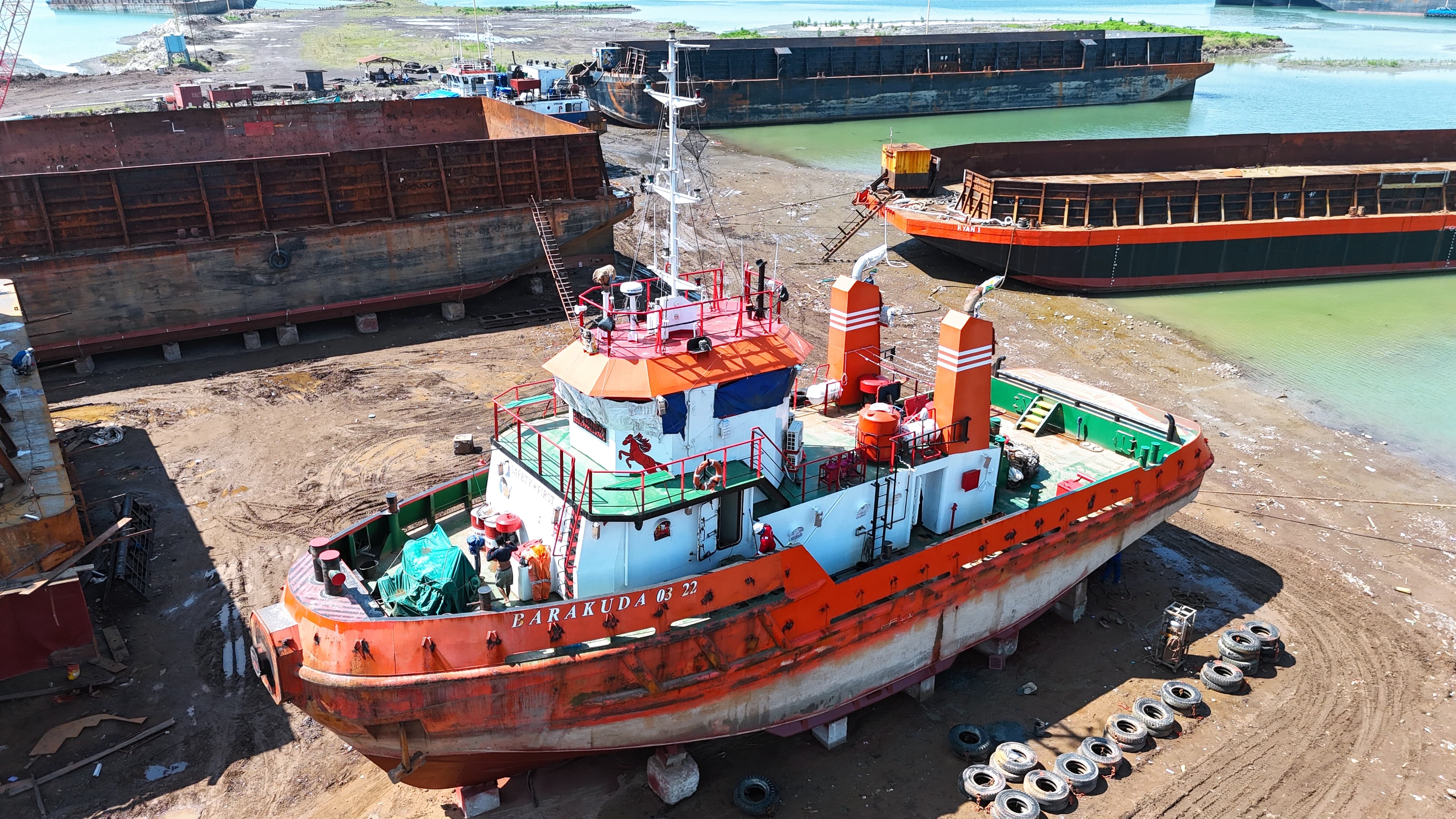 TUGBOAT BARAKUDA 03 22-Before